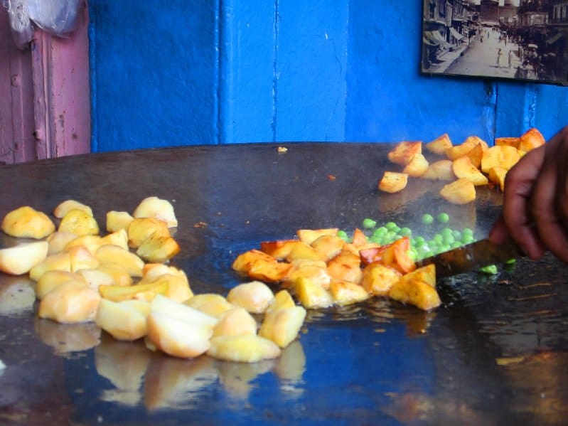 Aloo chaat sizzling on the tawa at Jugalkishore Ramjilal in Chawri Bazaar, Delhi